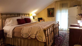 Отель The White House Inn  Купертаун